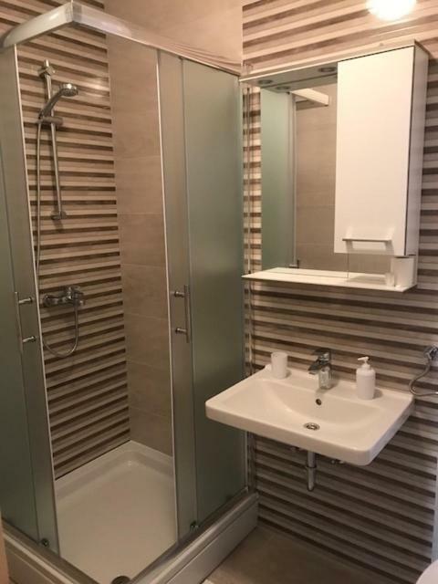 Apartmani Ruza Makarska Ngoại thất bức ảnh